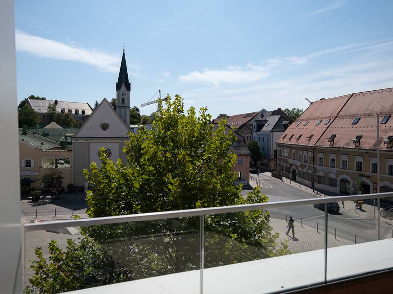 Blick vom Balkon des Rathauses auf den Marienplatz Bad Aibling.