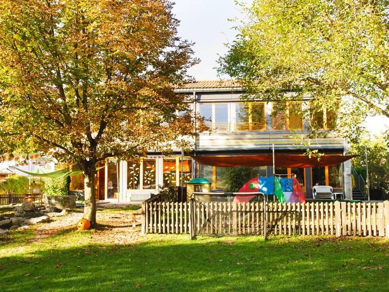 Außenansicht des Kindergartens Sankt Georg in Bad Aibling.