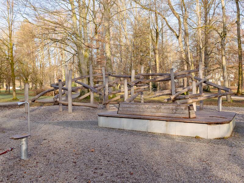 Spielplatz Spielgeräte im Kurpark Bad Aibling