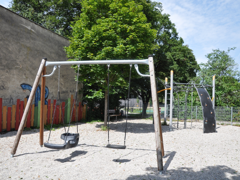 Spielplatz Spielgeräte am Maximiliansplatz