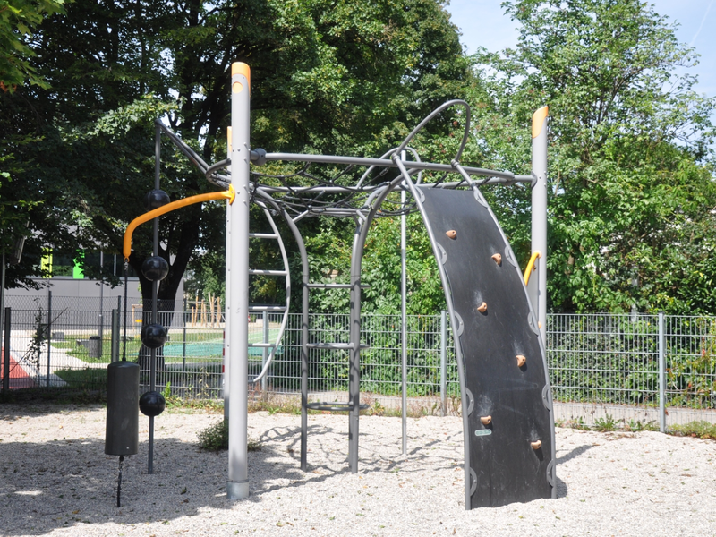 Spielplatz Spielgeräte am Maximiliansplatz