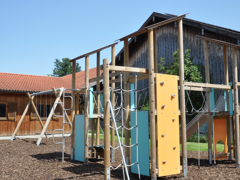 Spielplatz Spielgeräte Mietraching Dorfstraße