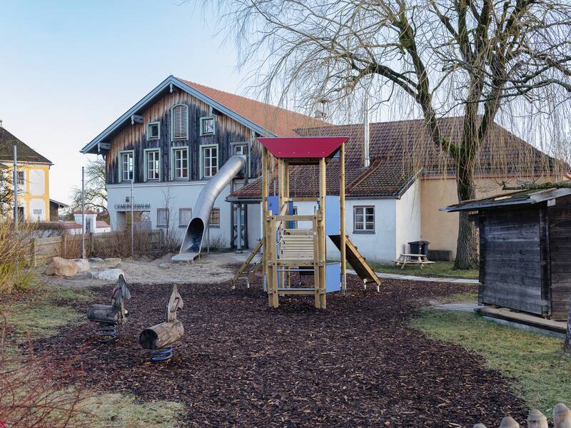 Spielgeräte Spielplatz am Kindergarten Berbling