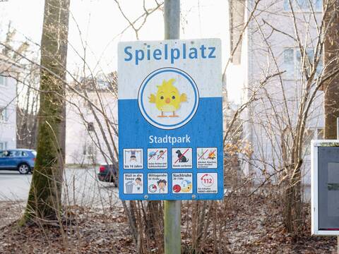 Spielgeräte Spielplatz im Stadtpark Bad Aibling