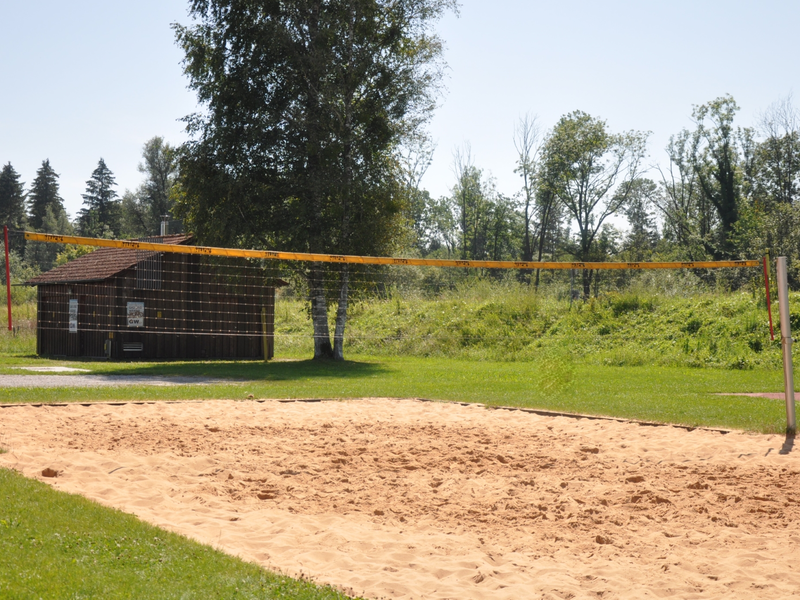 Bolzplatz mit Beachvolleyball und Basketball in der Kranzhornstraße