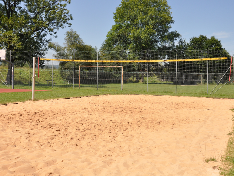 Bolzplatz mit Beachvolleyball und Basketball in der Kranzhornstraße