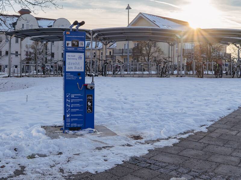 Fahrrad Reparaturstation am Bahnhof Kurpark Bad Aibling