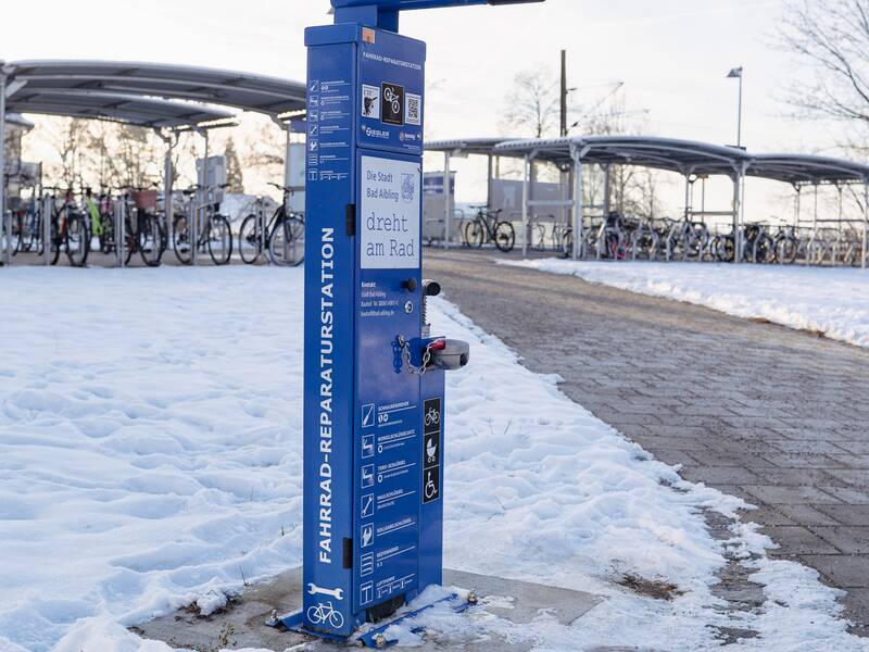 Fahrrad Reparaturstation am Bahnhof Kurpark Bad Aibling